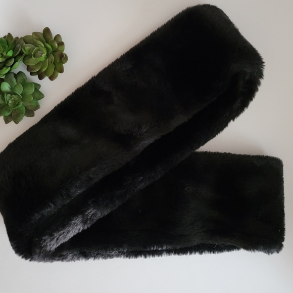 Faux Fur Infinity Scarf In Black NWT - Picture 2 of 11